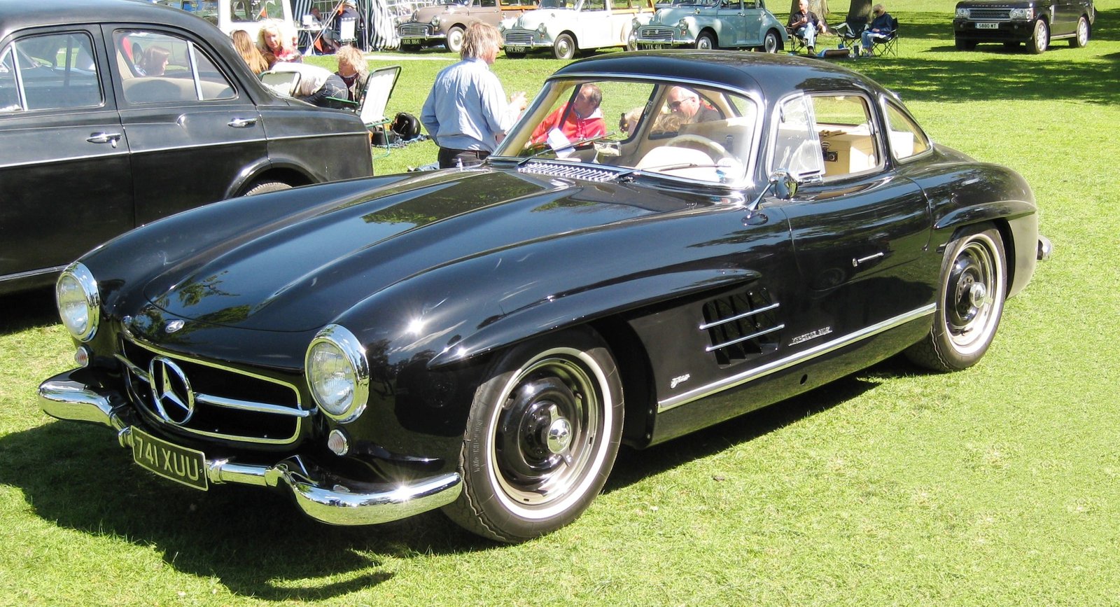 Mercedes_Benz_300SL_gullwings min